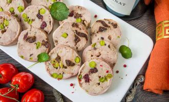 Террін зі свинини з сухофруктами