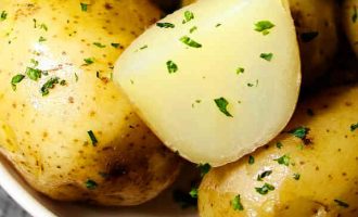 як варити картоплю в мундирах