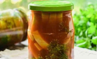 мариновані кабачки в томатній пасті