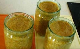 Грибна ікра із заморожених грибів з цибулею і морквою