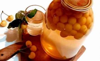 компот з черешні з корицею і ваніллю