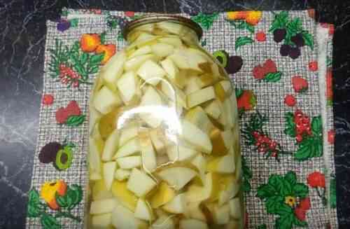 Простий рецепт компоту з груш і яблук шматочками