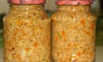 грибна ікра з лисичок з часником і овочами