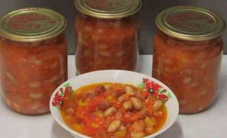 Салат з квасолі з овочами на зиму