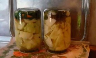 Солодкі хрусткі патисони на зиму в банках