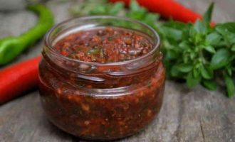 Гостра абхазька аджика без варіння