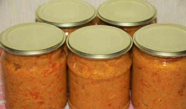Кабачкова ікра на зиму з майонезом, томатною пастою, морквою і цибулею