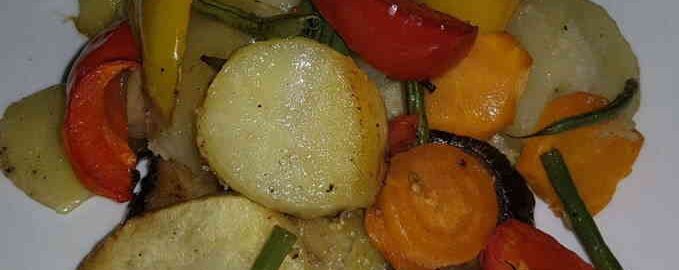 овочі з картоплею в духовці