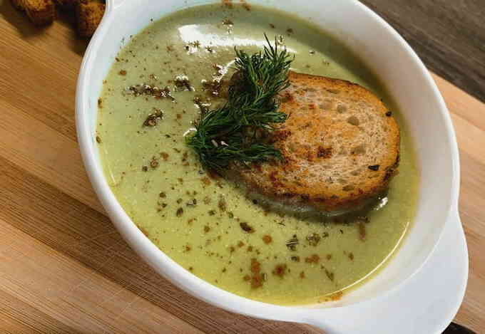 Класичний суп-пюре з брокколі з вершками