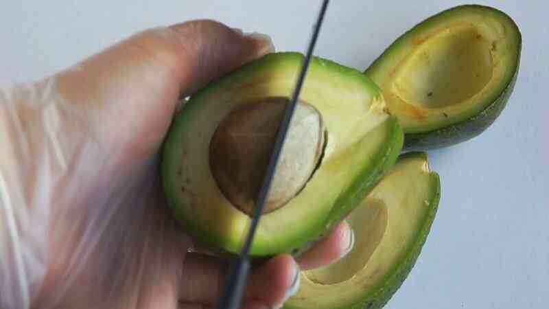 як почистити авокадо