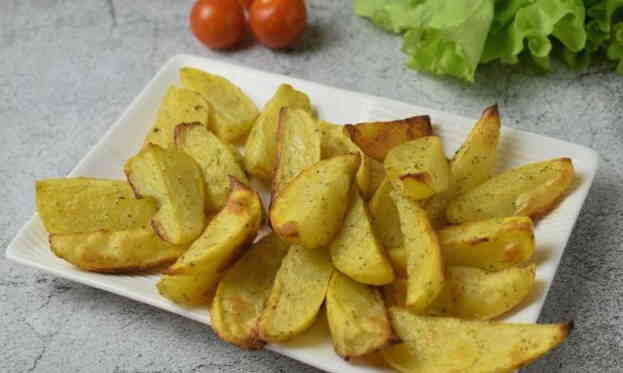 Картопля по-селянськи часточками, запечена в духовці