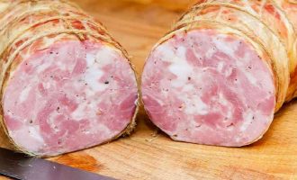 Лінива домашня ковбаса в духовці