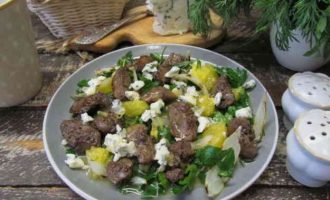 салат з курячою печінкою і апельсинами