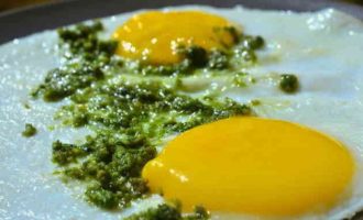 рецепт яєчні-глазунья з 2-х яєць