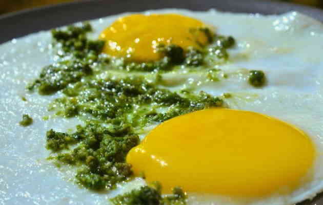 рецепт яєчні-глазунья з 2-х яєць