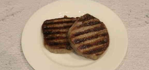 стейк з яловичини на грилі