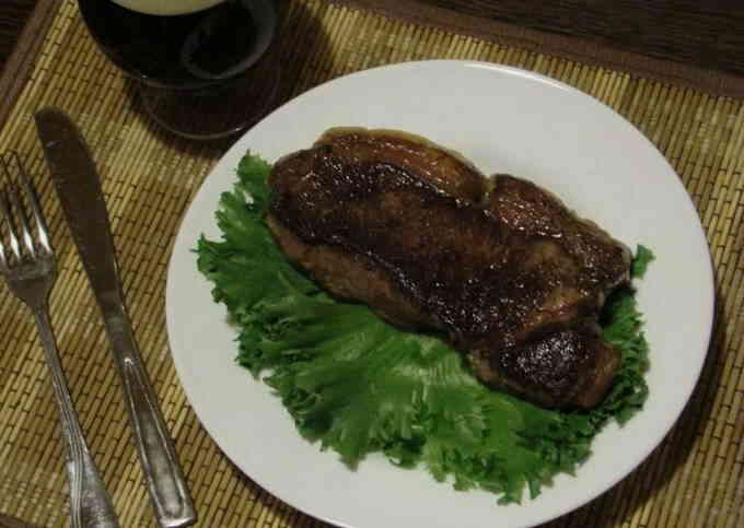 Як смачно запекти стейк з яловичини в духовці