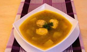 гречаний суп з фрикадельками
