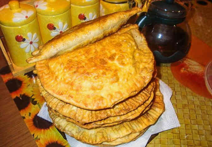 Хрусткі домашні чебуреки з бульбашками, як в чебуречній