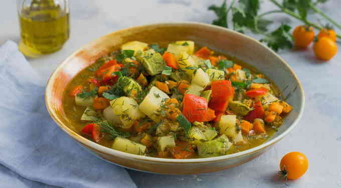 Класичний рецепт овочевого рагу з кабачками і картоплею