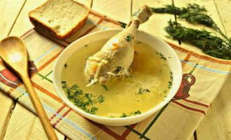 Курячий суп з вермішеллю та плавленим сиром