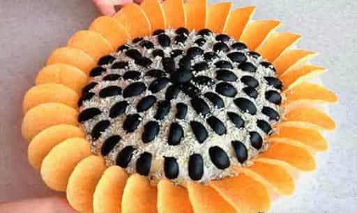 Салат «Соняшник» з чіпсами та куркою без грибів