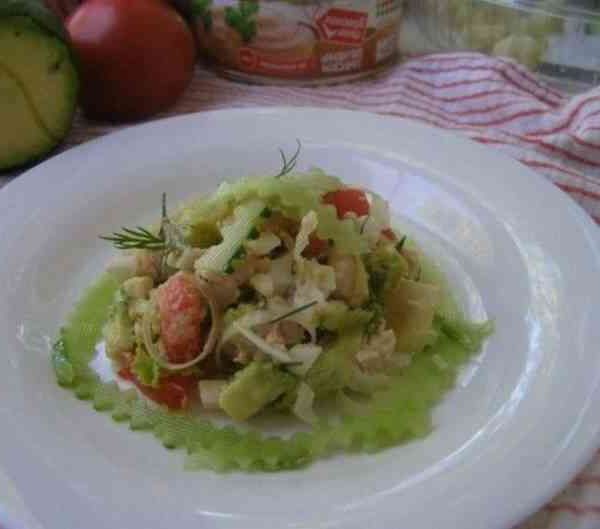 Салат з печінкою тріски та авокадо