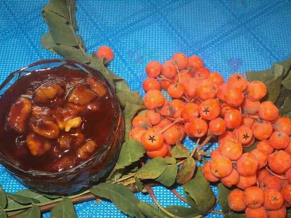 Варення з горобини з медом та волоськими горіхами